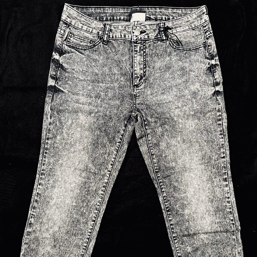 Black acid wash jeans